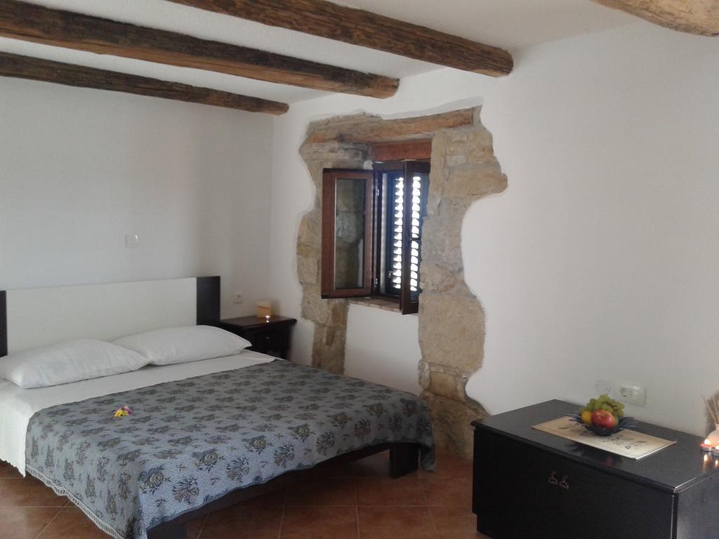 Apartment Bella Vista 2 Buzet Kamer foto